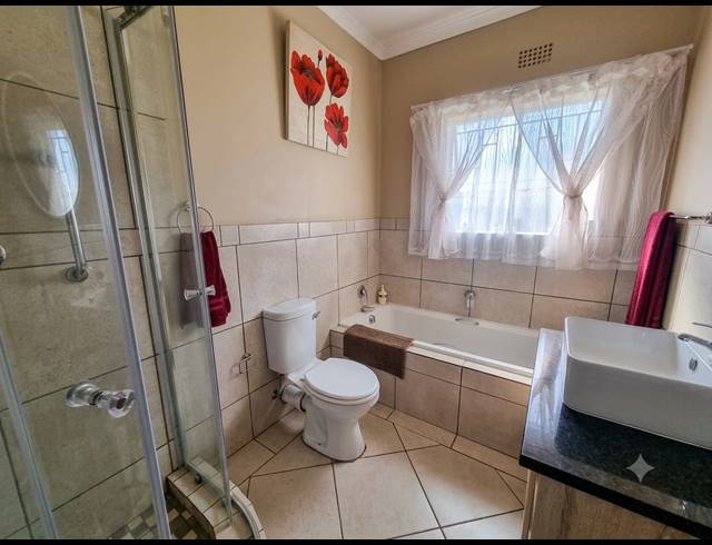 2 BEDROOM TOWNHOUSE FOR SALE IN RIVERSDALE